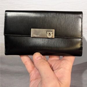 Salvatore Ferragamo Gancini Logo Continental Black Leather Long Wallet